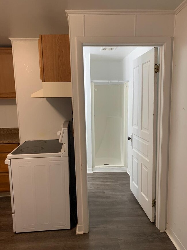 Building Photo - 413 Emmet St