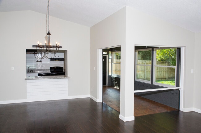 Building Photo - 1931 Tarpon Ct