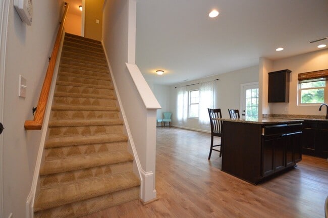 Building Photo - 204 Station Dr