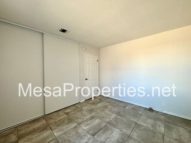 Building Photo - 18390 Mead Ln