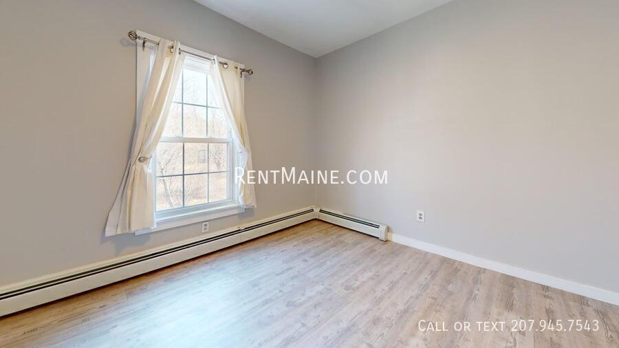 Building Photo - 454 S Main St