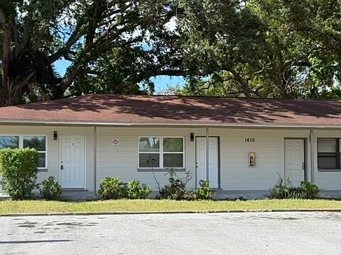 Building Photo - 1610 12th Ave S