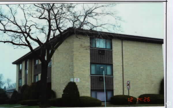 Building Photo - 634 Sibley