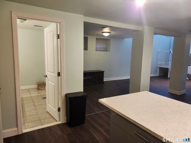 Building Photo - 488 Chapel St