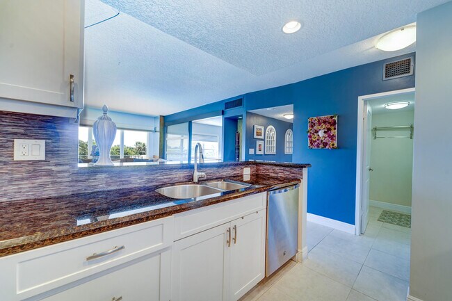 Building Photo - 2500 E Las Olas Blvd