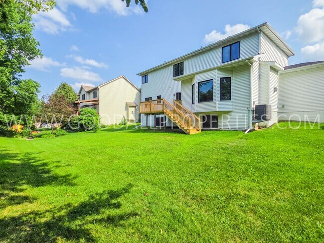 Building Photo - END OF SUMMER SPECIAL! $100 Off Rent for the First 6 Months | 4BR Urbandale Home with 3-Car Garage