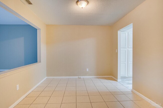 Building Photo - 18 Hillbrook Way