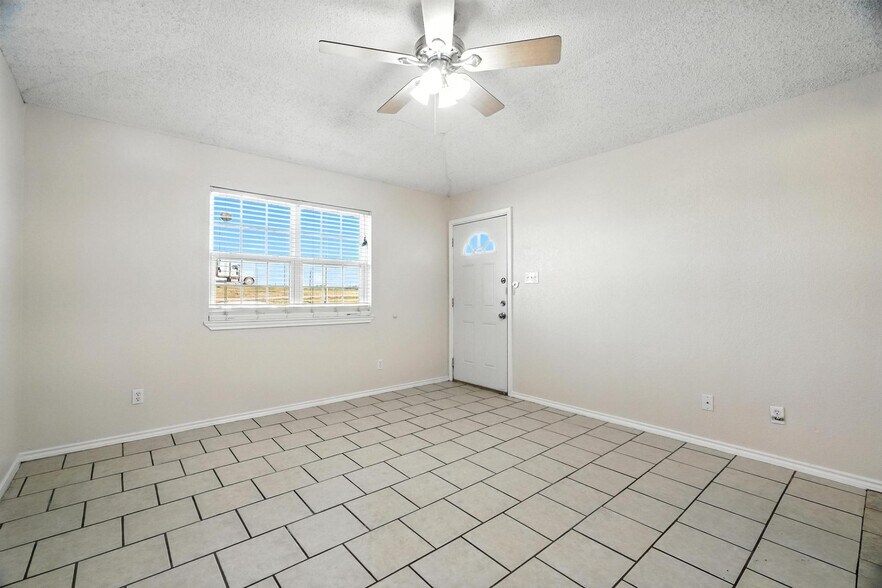 Building Photo - 2319 N Danville Dr