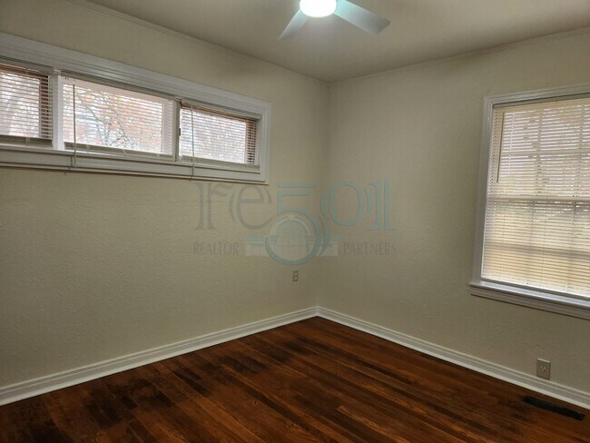 Building Photo - Elm, 200-202 N. Duplex