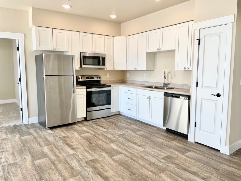 Building Photo - Grant Creek Village Apartments