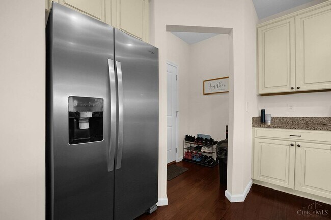 Building Photo - 6468 Holly Ln