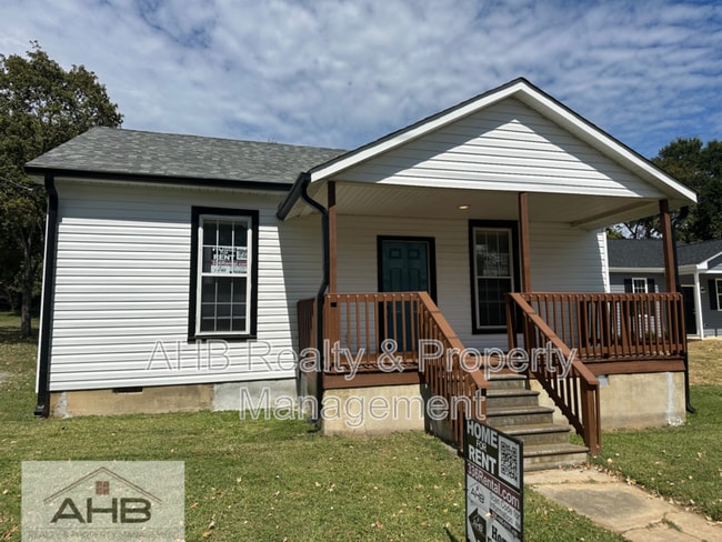 Primary Photo - 313 W Market St