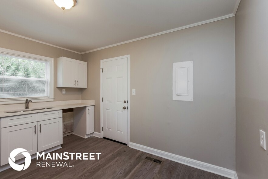 Building Photo - 651 Reeves Ct