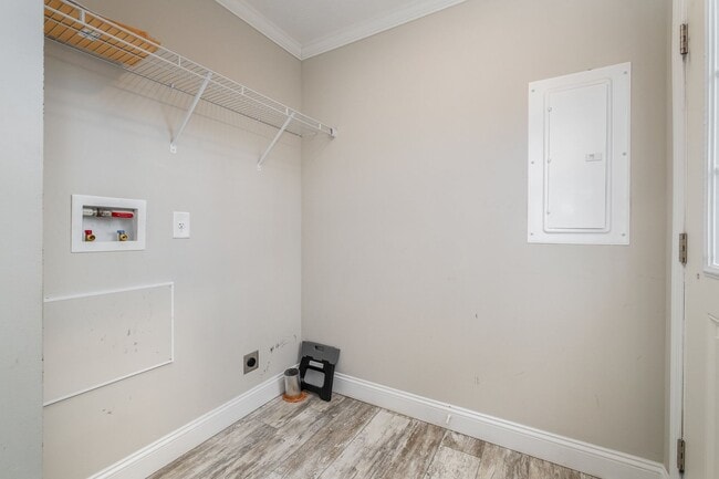 Building Photo - Available to Show