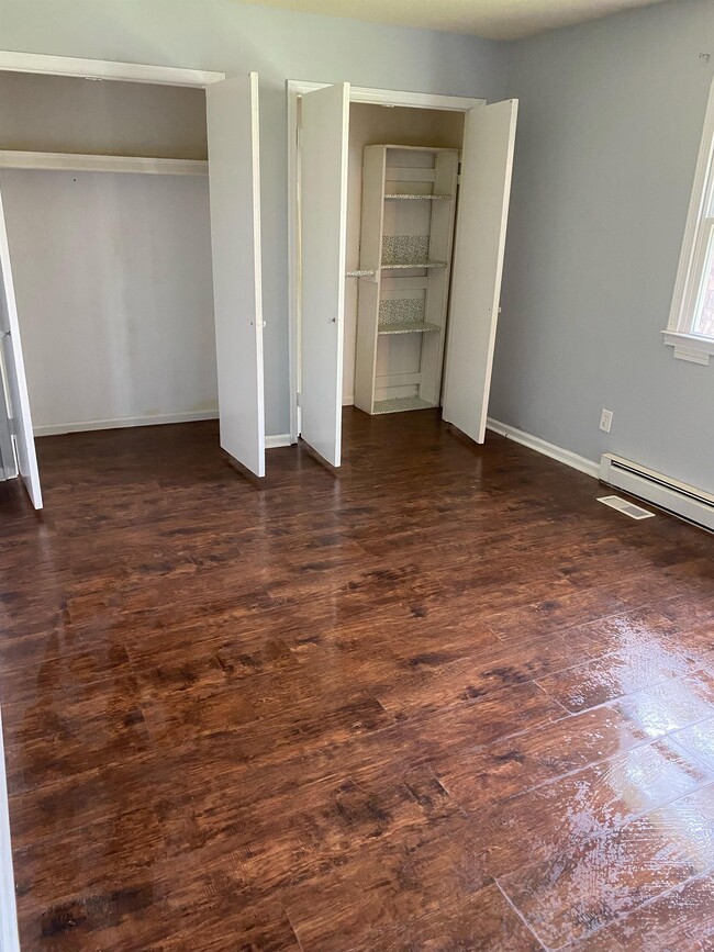 Building Photo - 7621 Longstreet Dr