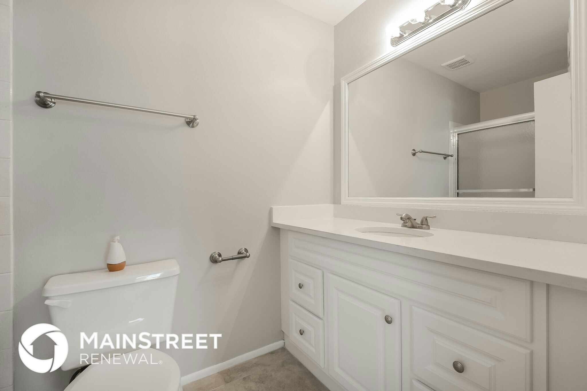 Building Photo - 4715 Almanza Ave