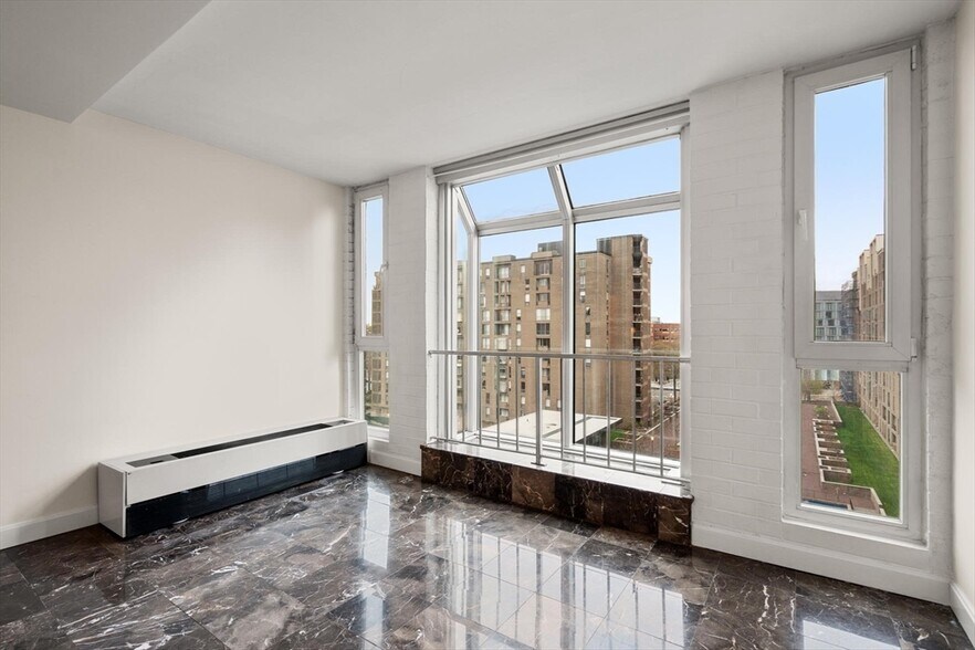 Building Photo - 77 Pond Ave