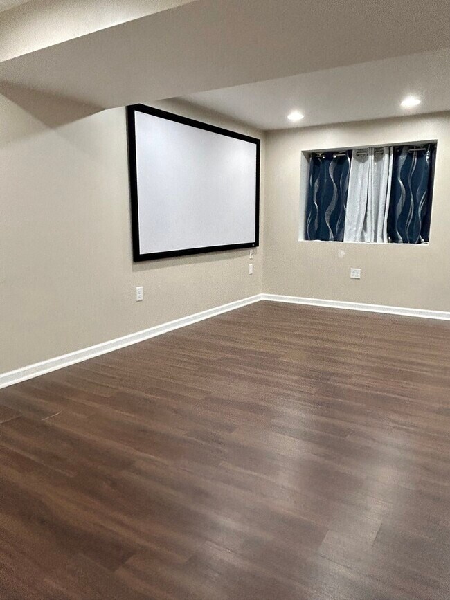 Building Photo - 376 Vaughn Cir