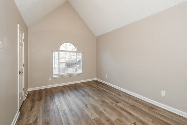 Building Photo - 1365 Lywellen Ct