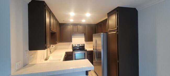 Building Photo - Welcome to our stunning 1-bedroom, 1.5-bat...