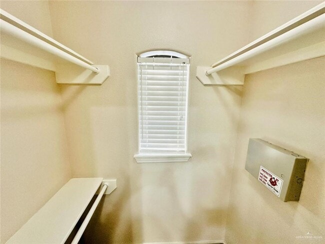 Building Photo - 21 49th St