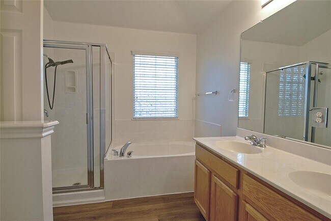 Building Photo - 3112 Blue Ridge Dr