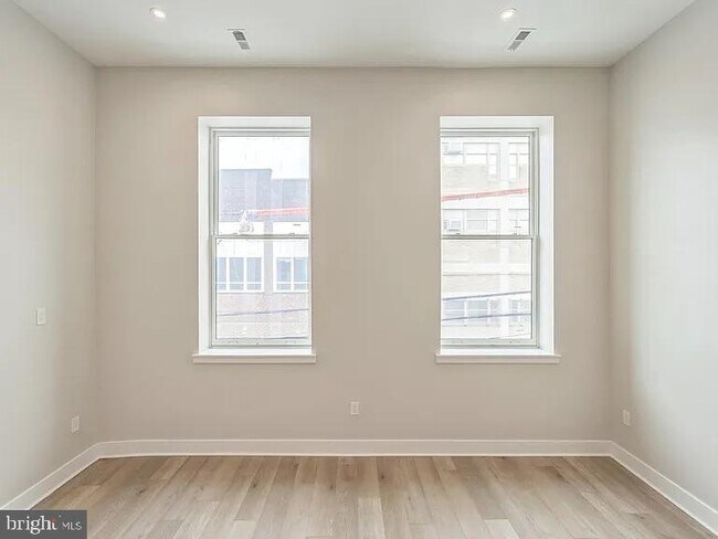 Building Photo - 1245 N 26th St