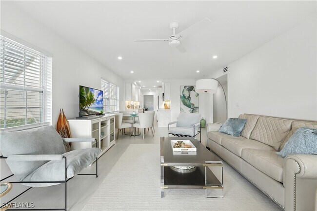 Building Photo - 3070 Gulf Shore Blvd N