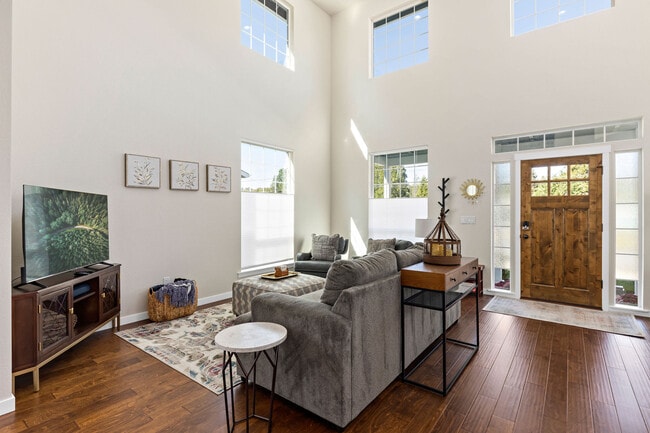 Building Photo - 1019 SW J St