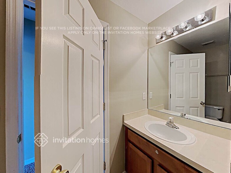 Building Photo - 12125 Fern Blossom Dr