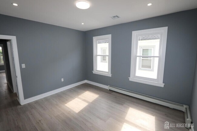 Building Photo - 324 Harper Pl