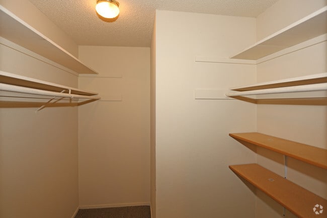 2BD, 2BA - 1212 SF - Mallard Creek Apartments