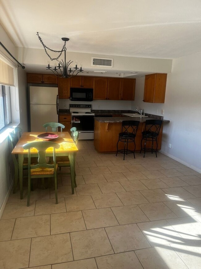Building Photo - Unfurnished 2 bedroom 2 bath long term rental
