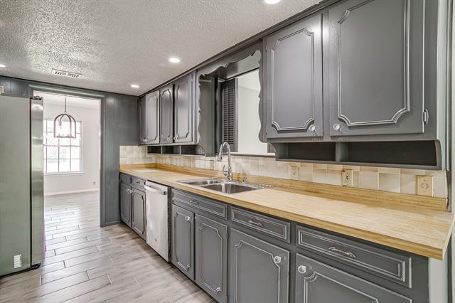 Building Photo - 1225 Crestwood Dr