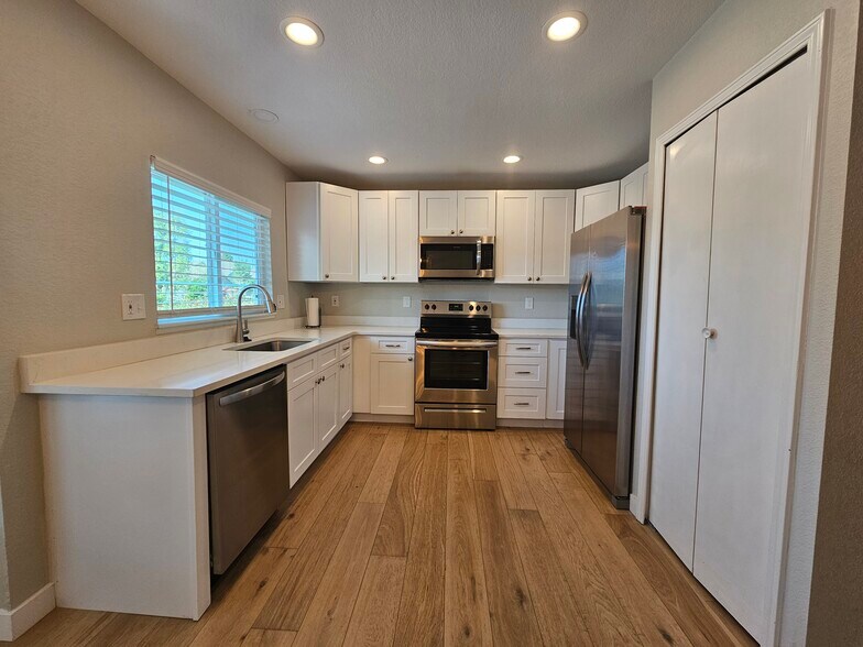 Building Photo - 4655 Badlands Ct