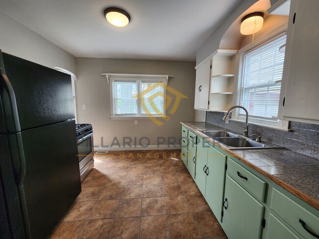 Building Photo - AVAILABLE NOW! Updated, Anderson 2 Bedroom...