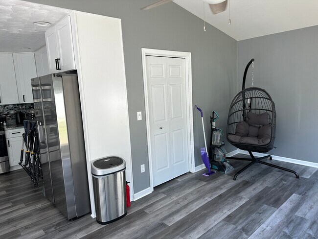 Building Photo - 9576 Maryus Rd