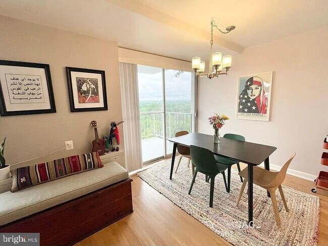 Building Photo - 301 N Beauregard St