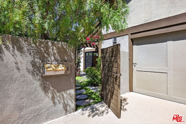 Building Photo - 1331 Avenida de Cortez