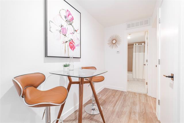 Building Photo - 606 N Marsalis Ave