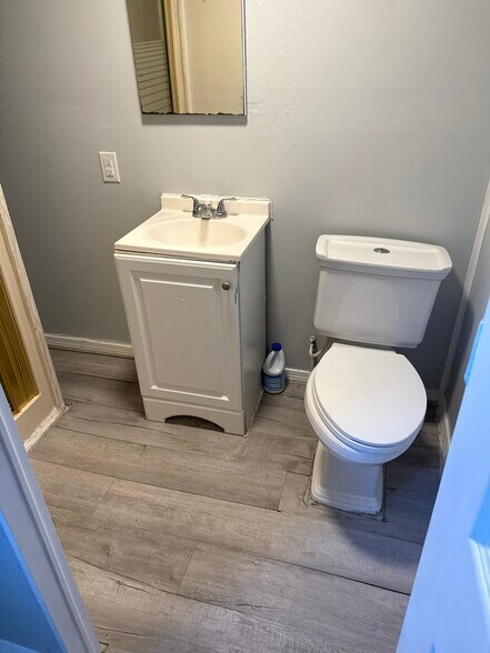 Building Photo - 27 Pine Ridge Dr