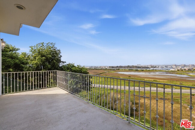 Building Photo - 8120 Billowvista Dr