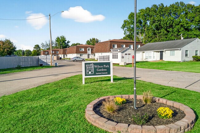 Building Photo - 2722 Center St