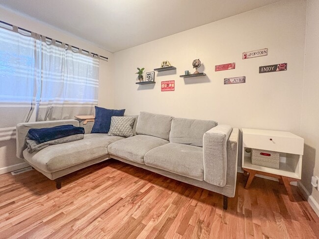 Building Photo - 4Bd/1.5Ba Seattle House