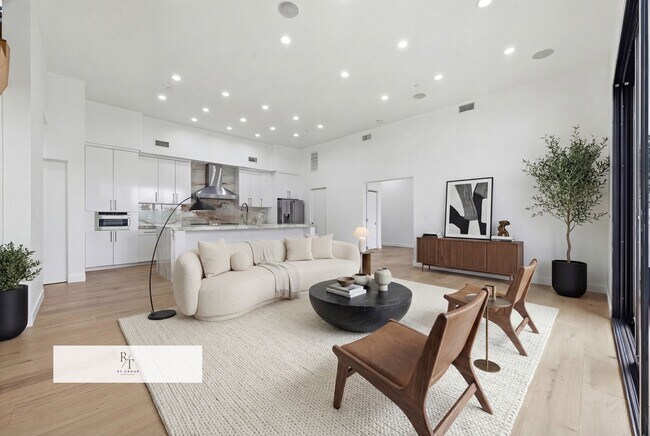 Building Photo - Luxury Modern Living with Stunning LA Skyline Views