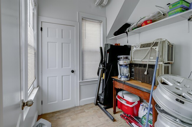 Building Photo - 164 Orient St