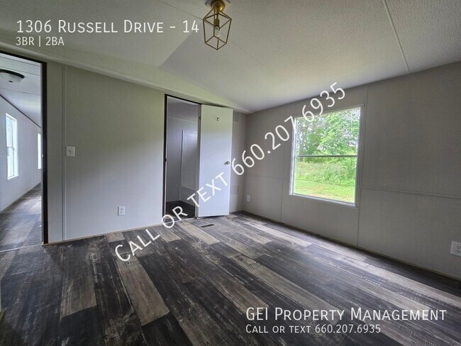 Building Photo - 1306 Russell Dr