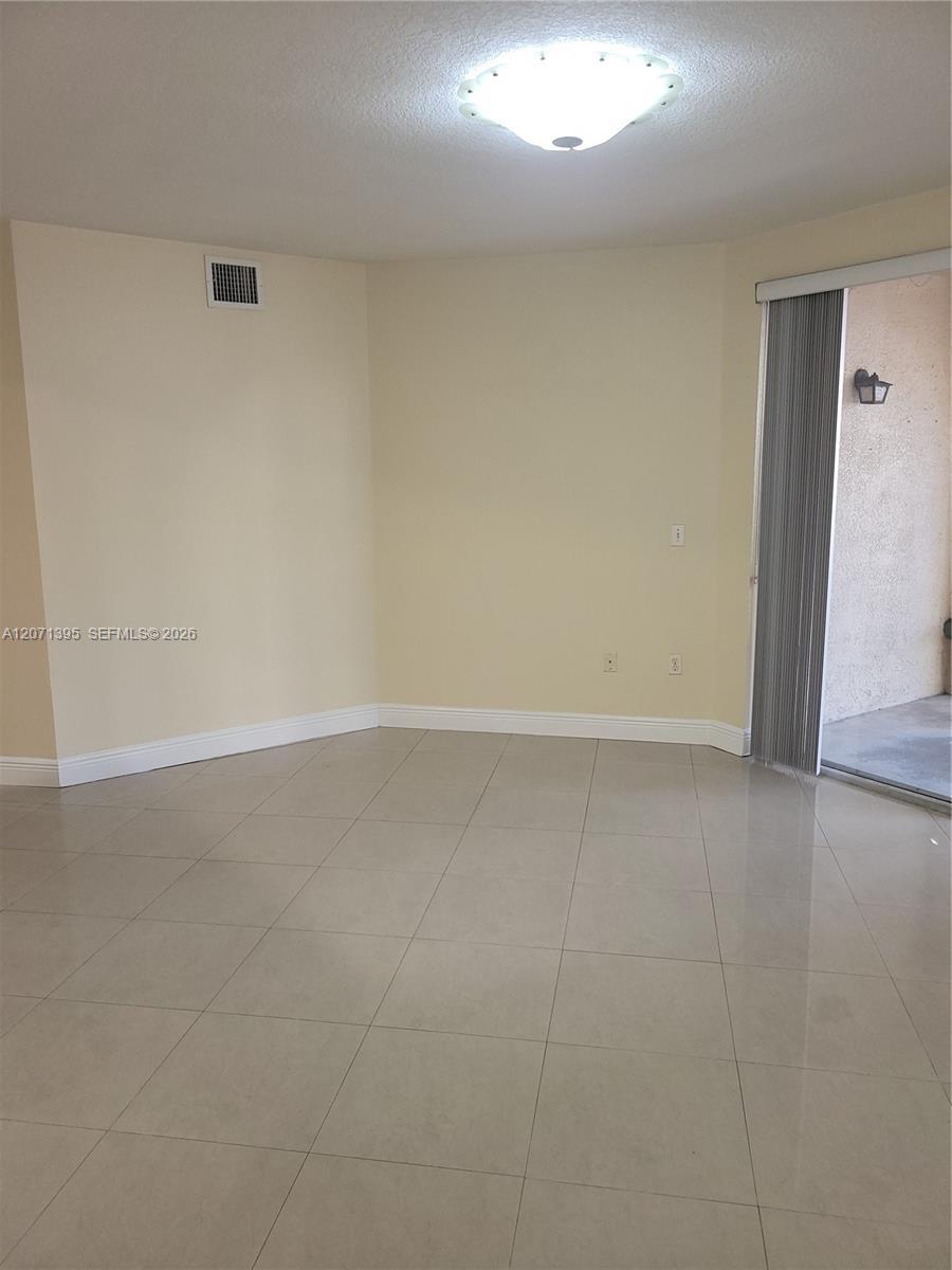 Building Photo - 2564 Centergate Dr