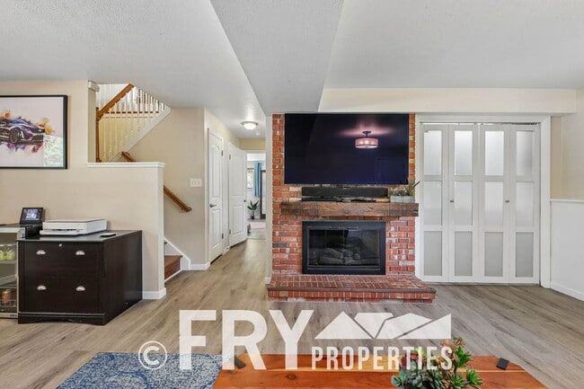 Building Photo - 6459 Brentwood St
