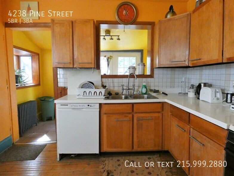Building Photo - 4238 Pine St